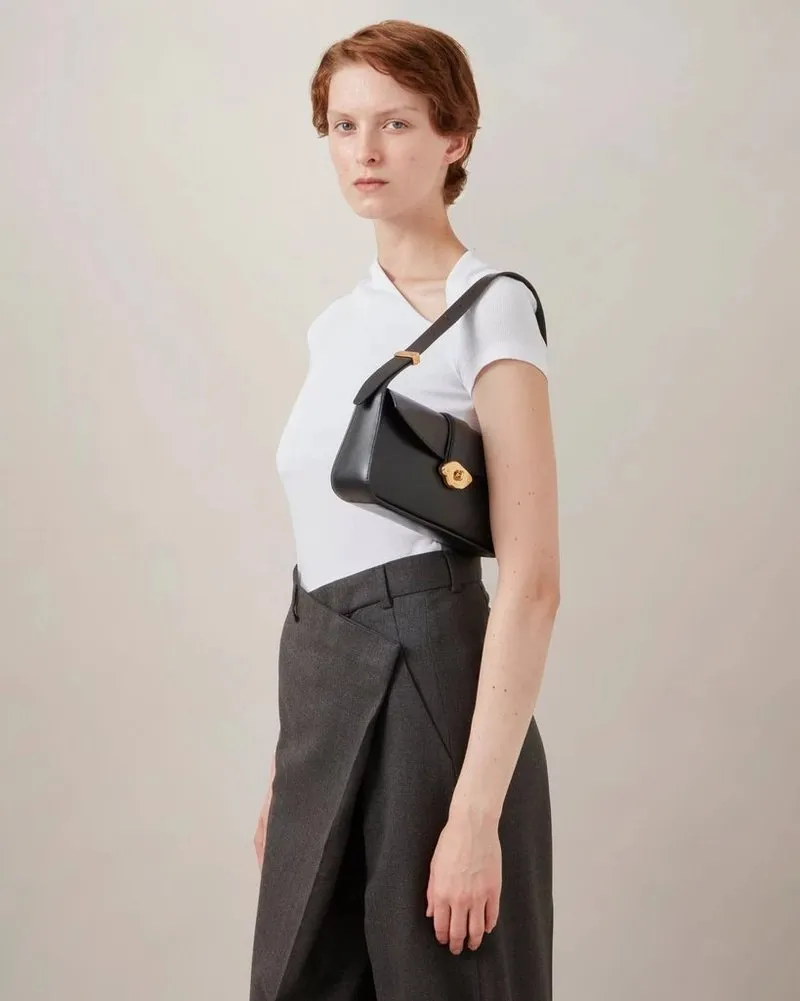 Small Lana Shoulder Bag High Gloss Leather (Black)